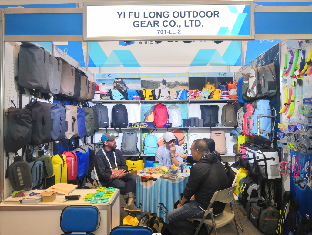 Ar iarraidh na laethanta ag Outdoor Retailer Show