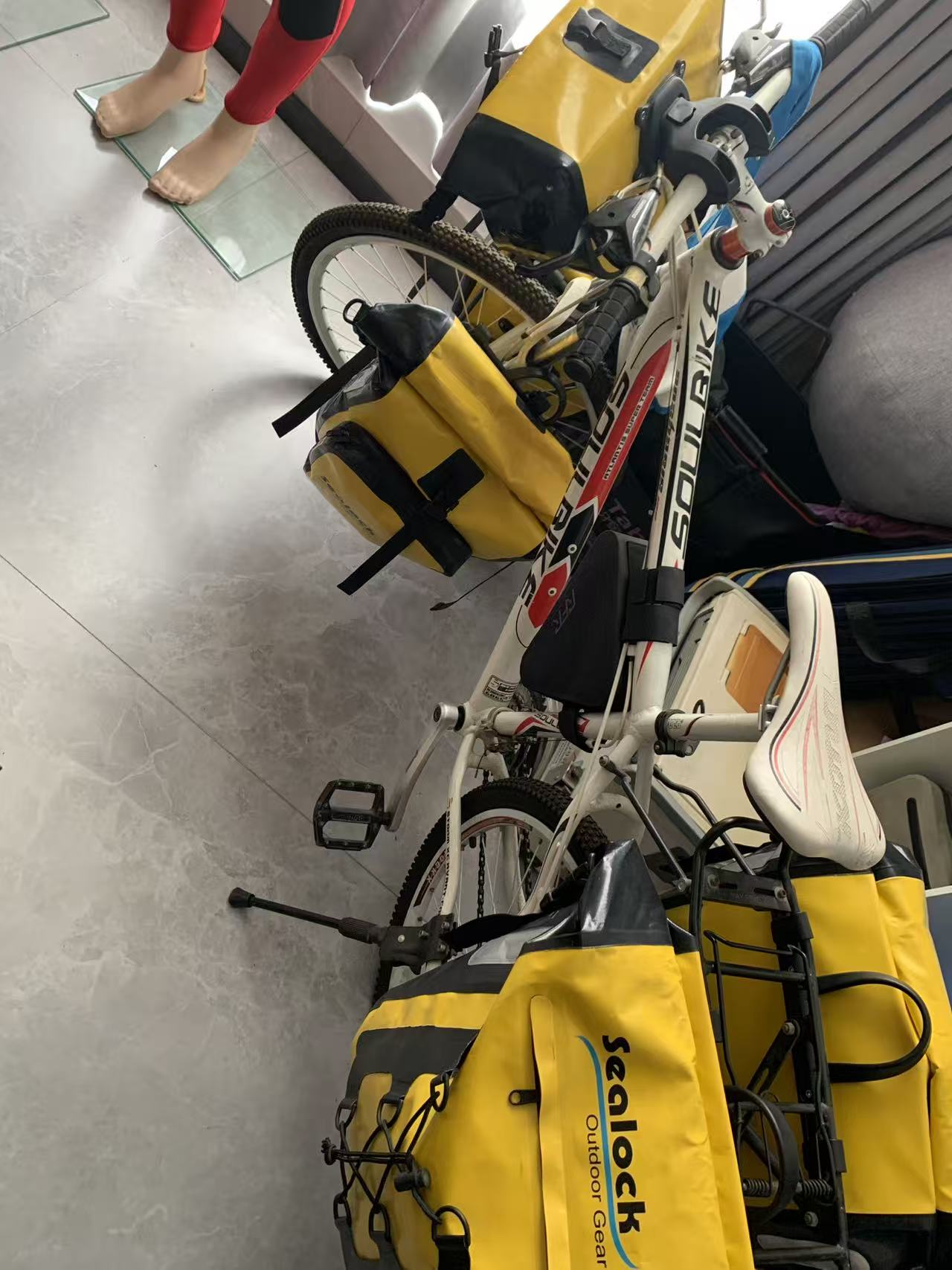 Mála Handlebar uiscedhíonach vs Mála Fráma