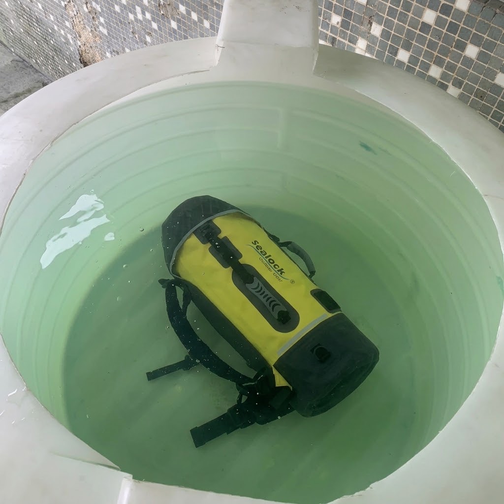 Próiseas Táirgthe Backpack Uiscedhíonach IPX8