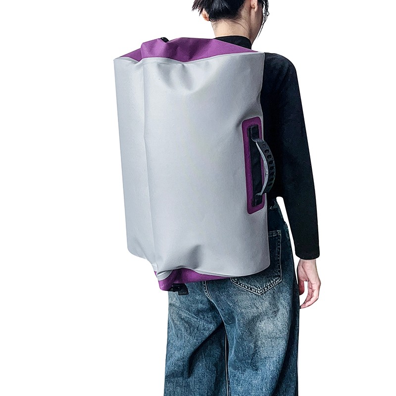 Backpack uiscedhíonach le haghaidh mála tirim taistil